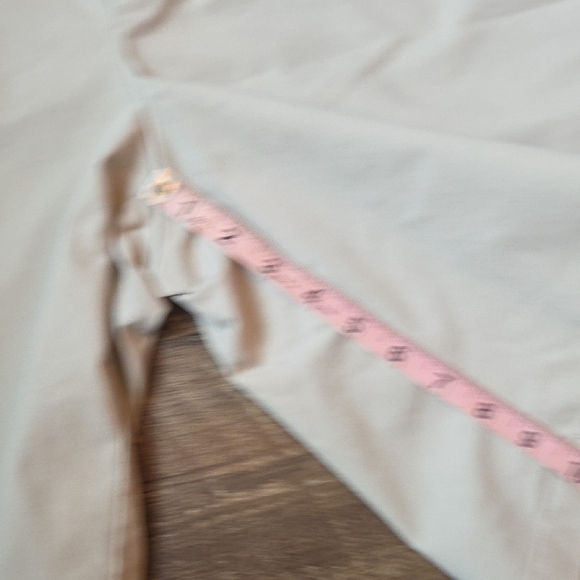 Dockers Tan Flat Front Shorts Classic Style Size 8 Women's - Picture 6 of 7